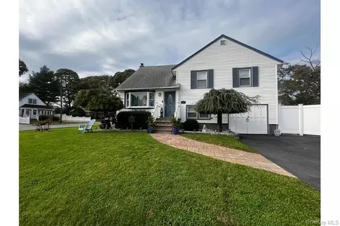 882 Roosevelt St, West Hempstead, NY 11552
