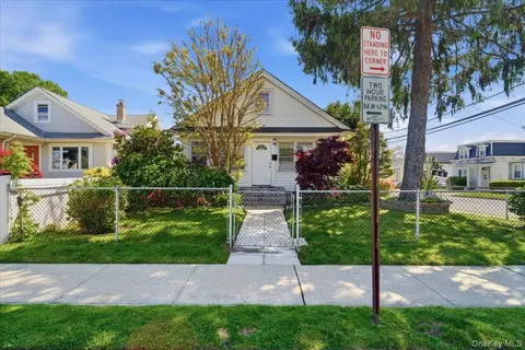 44 Saint Pauls Rd S, Hempstead, NY 11550
