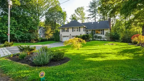 25 Manor Ave, White Plains, NY 10605