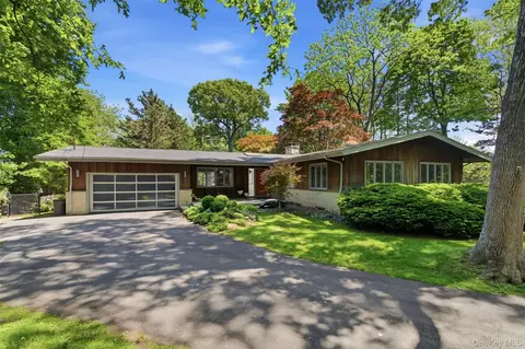 54 Washington Dr, Centerport, NY 11721