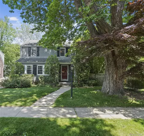 9 Whittier St, Greenburgh, NY 10530