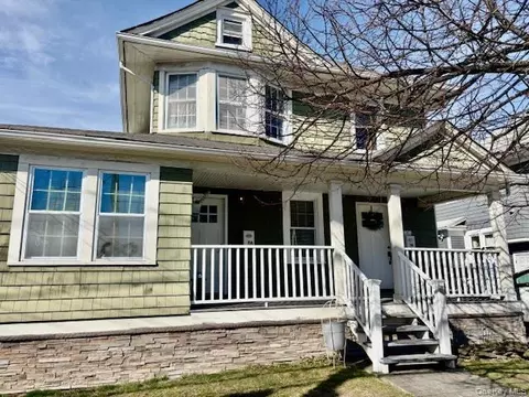 7 Park Ave, Babylon, NY 11702