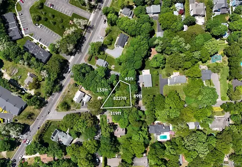 Edgewood Avenue, Brookhaven, NY 11777