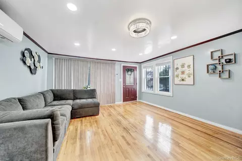 9317 214th St, New York, NY 11428