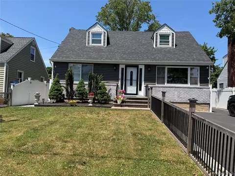 11 Chichester Rd, Huntington Station, NY 11746