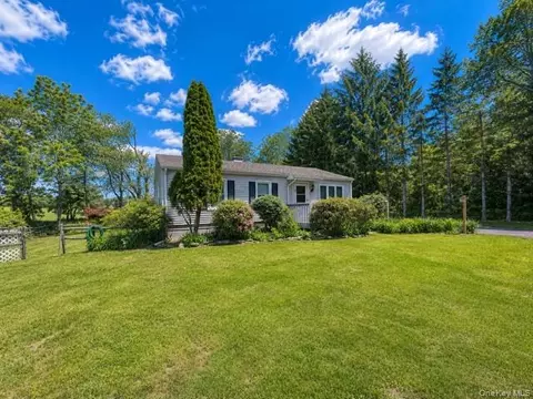 5 Mountain View Dr, Warwick, NY 10990