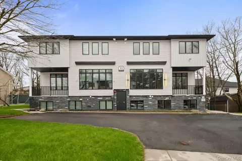 11 Buckman Pl #212, Ramapo, NY 10952