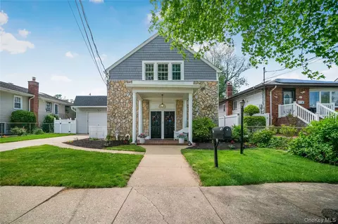 17 Oxford St, Malverne, NY 11565