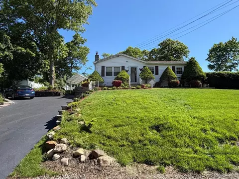 3 Commack Rd, Sound Beach, NY 11789