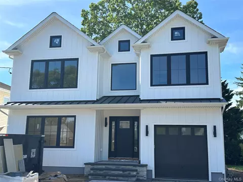 3986 William St, Seaford, NY 11783