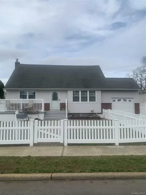 854 Terra Ln, North Bellmore, NY 11710