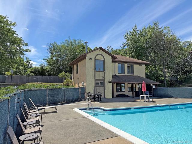 66 Omni Parc Dr, Clarkstown, NY 10954