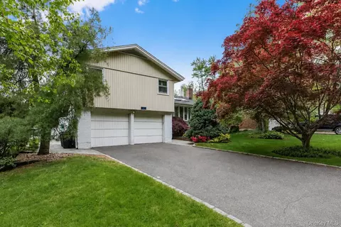 75 Sandy Hollow Rd, North Hempstead, NY 11050