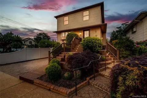 2575 Bayview Ave, Wantagh, NY 11793