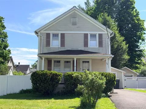 48 North St, Crawford, NY 12566