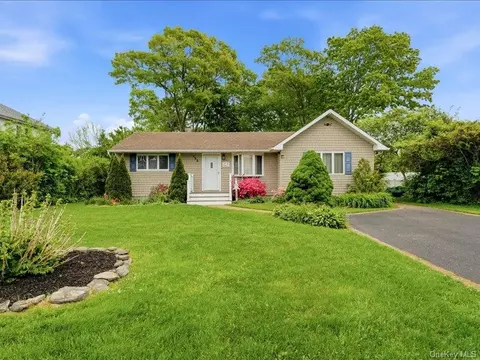 123 Meroke Ln, East Islip, NY 11730