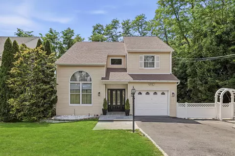 127 Fairfax Ave, Mount Pleasant, NY 10532