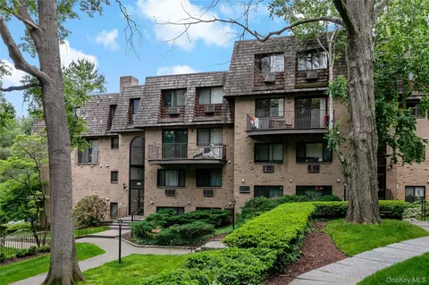 500 Central Park Ave #323, Greenburgh, NY 10583