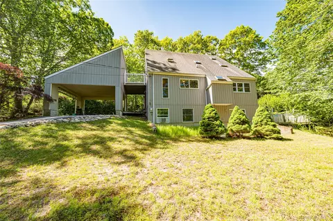 14 Sylvester Rd, Wading River, NY 11792