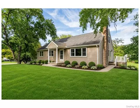 10 Horseshoe Rd, Mount Kisco, NY 10549