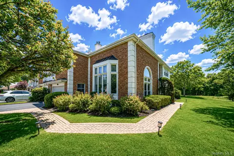 86 Hamlet Dr, Commack, NY 11725