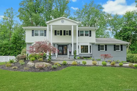 8 Dunmore Rd, Clarkstown, NY 10956