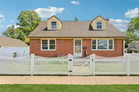 2877 Calvin Rd, Oceanside, NY 11572