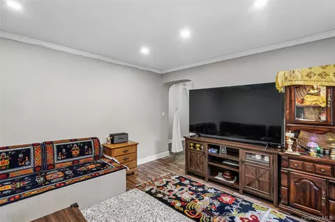 76-10 34th Ave #3H, New York, NY 11372