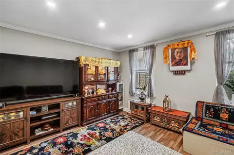 76-10 34th Ave #3H, New York, NY 11372