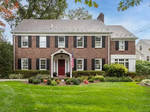 170 Manhasset Woods Rd, North Hempstead, NY 11030