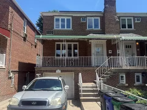 1922 Hering Ave, New York, NY 10461