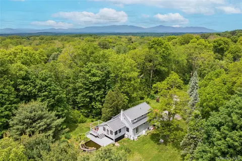 10 Pilgrims Progress Rd, Rhinebeck, NY 12572