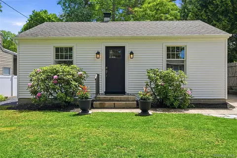 192 Iceland Dr, Huntington Station, NY 11746