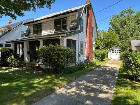 45 Berry St, Lynbrook, NY 11563