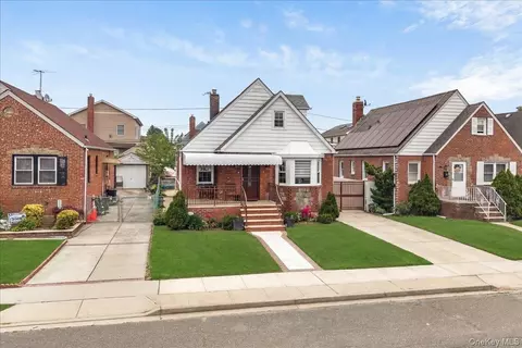 98 Sussex Rd, Elmont, NY 11003