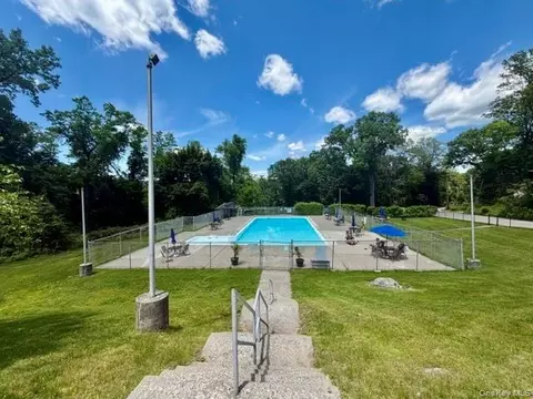 Exterior - 1 Lakeview Dr #4-0, Peekskill, NY 10566 photo 2 of 2