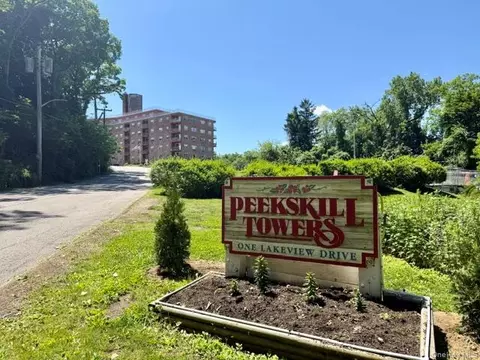 1 Lakeview Drive Apt 4 0 Dr # 4  0, Peekskill, NY 10566