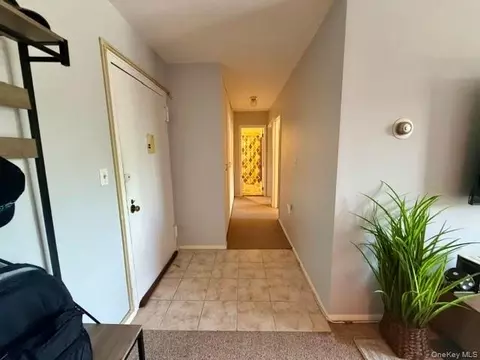 Entry Way - 1 Lakeview Dr #4-0, Peekskill, NY 10566 photo 4 of 4