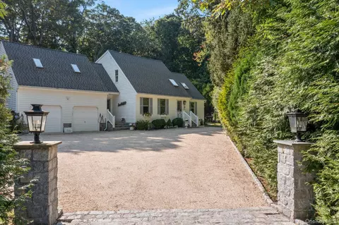 2421 Noyac Rd, Southampton, NY 11968