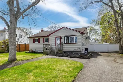 1221 3rd St, West Babylon, NY 11704