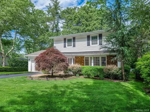 161 Cow Neck Rd, North Hempstead, NY 11050