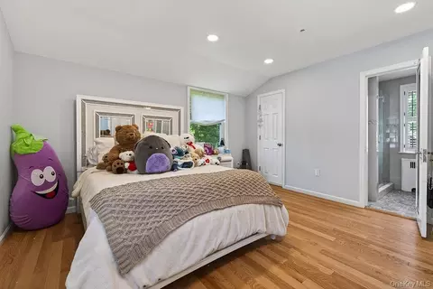 Bedroom - 51 Pinesbridge Rd, New Castle, NY 10562 photo 1 of 9