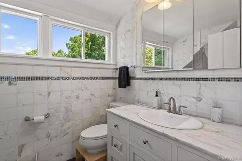 Bath - 51 Pinesbridge Rd, New Castle, NY 10562 photo 4 of 8
