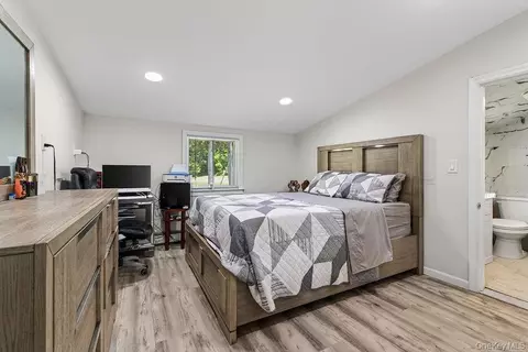 Bedroom - 51 Pinesbridge Rd, New Castle, NY 10562 photo 5 of 9