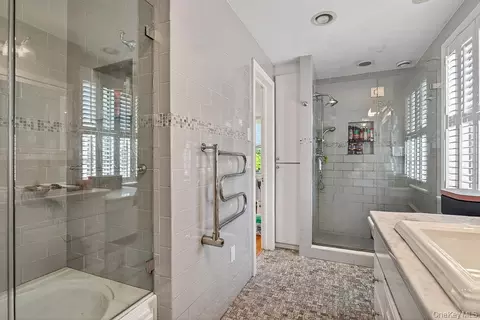 Bath - 51 Pinesbridge Rd, New Castle, NY 10562 photo 2 of 8