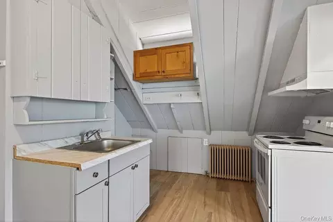 Entry Way - 51 Pinesbridge Rd, New Castle, NY 10562 photo 4 of 4
