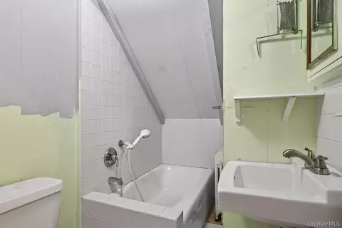 Bath - 51 Pinesbridge Rd, New Castle, NY 10562 photo 8 of 8