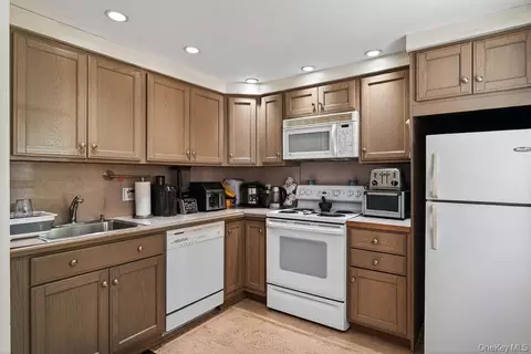 Kitchen - 51 Pinesbridge Rd, New Castle, NY 10562 photo 5 of 5