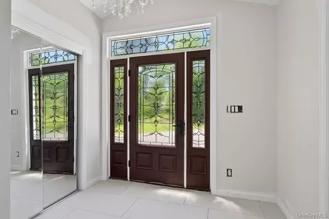 Entry Way - 51 Pinesbridge Rd, New Castle, NY 10562 photo 1 of 4