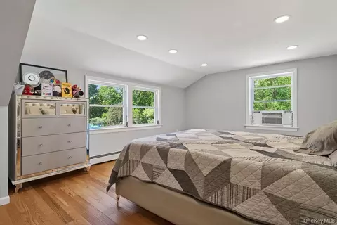 Bedroom - 51 Pinesbridge Rd, New Castle, NY 10562 photo 4 of 9